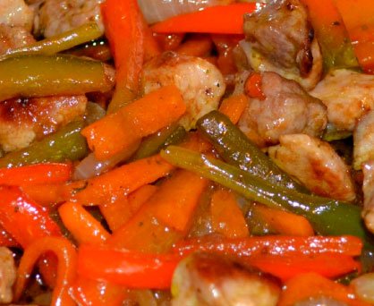 Carne de cerdo al wok con verduras - Macxicerdos de Colombia